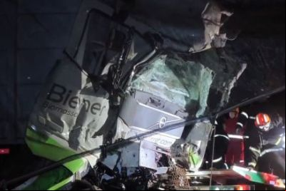 Carretas colidem e caminhoneiro morre em rodovia de MT