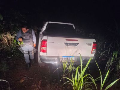 ​Caminhonete roubada em vilarejo 
