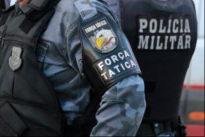 Homem que agredia jovem parte para cima de PM e leva dois tiros