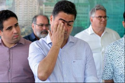 TJ afasta Emanuel do cargo por 6 meses por corrup