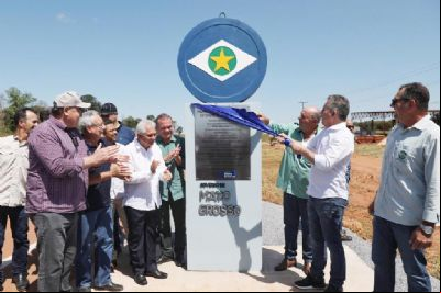 Governo inaugura primeiro trecho do asfalto da MT-129 na regi
