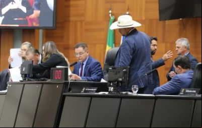AL aprova contas de Mendes, mas defendem maior controle do or