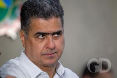 Ministro pede vista e julgamento que pode afastar prefeito 