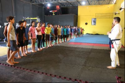 Projeto que ensina artes marciais 