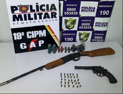 PM prende dupla por porte ilegal de arma de fogo, apreende rev