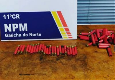 Marido suspeito de atirar contra a mulher durante discuss