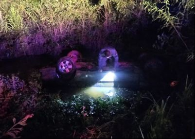Homem de 60 anos morre durante capotamento em estrada vicinal de Vila Rica; PMs resgataram a v