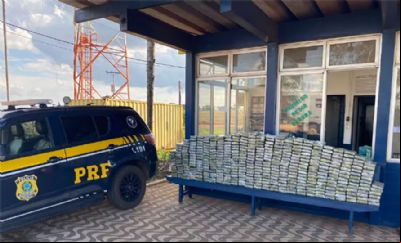 Motorista que transportava 460 kg de coca