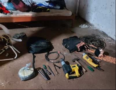 Cinco homens tentam furtar ag