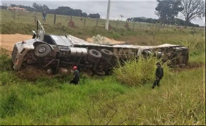 Bi trem tomba na BR-158 e motorista sofre fratura no bra